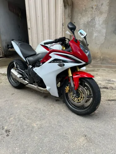 CBR 600f (Hornet carenada) 