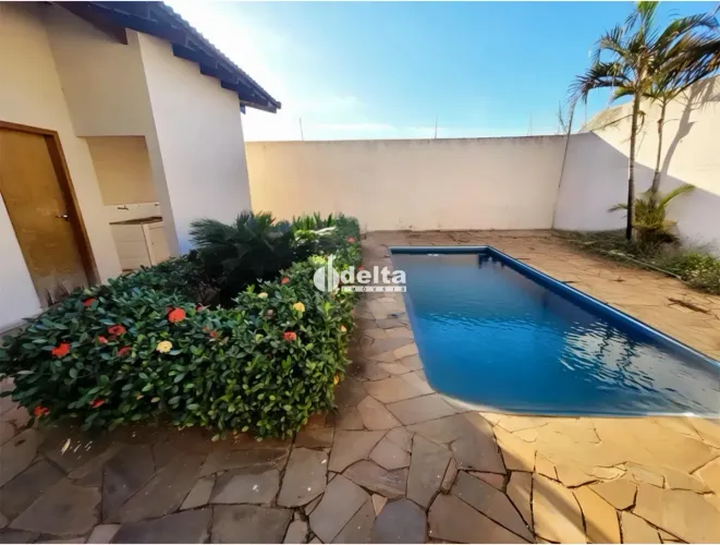 Casa residencial alto padrão disponível para locação no bairro Cidade Jardim em Uberlândia
