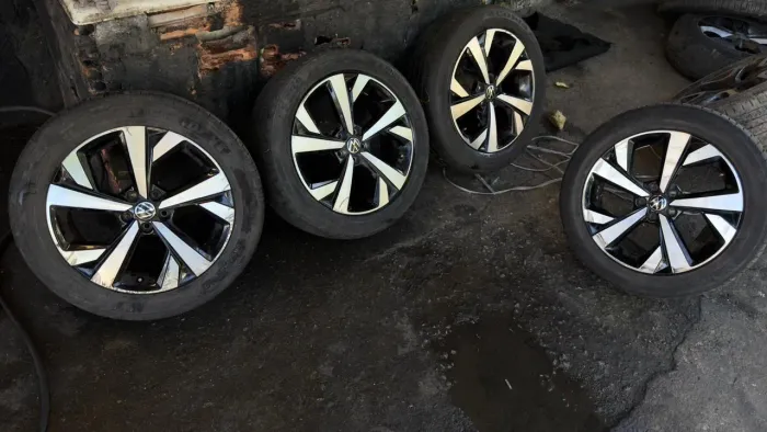 Vendo jogo de rodas nivus aro 17 5x100 