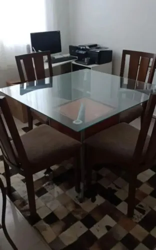 12x de R$59 Mesa com 4 Cadeiras Madeira Maciça e Vídeo Torro Hoje Por R$490 Ótimo Estado