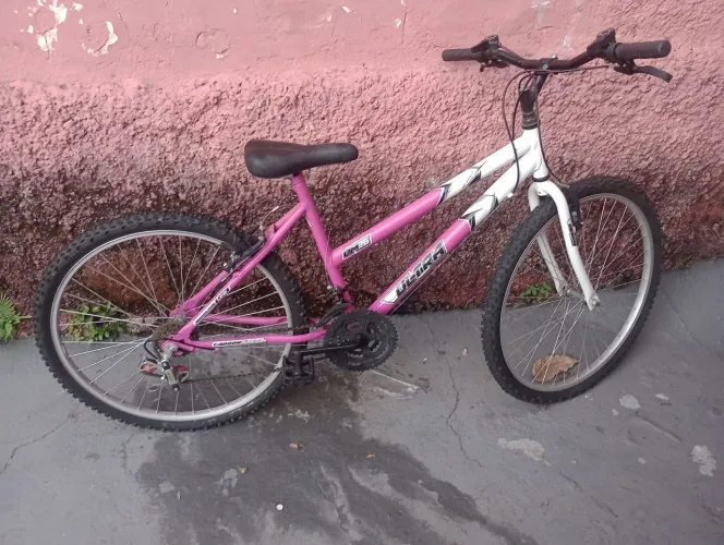 Bicicleta Aro 26 Ultra Bikes Feminina Bicolor (Rosa e Branco) com 18 marchas