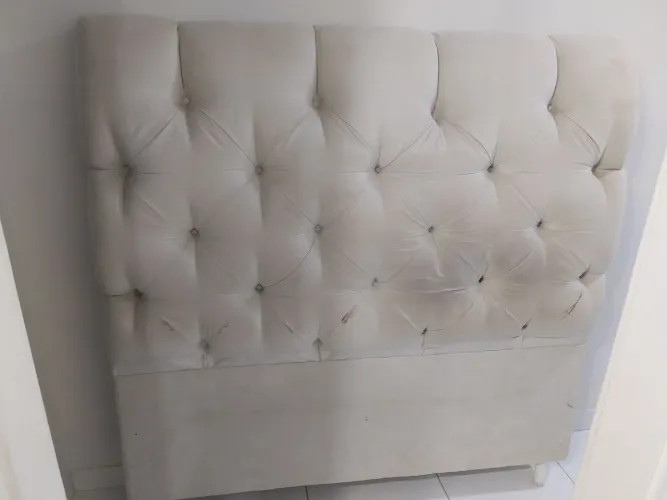 Cabeceira acolchoada para cama de casal 