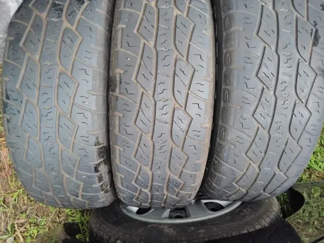 Pneus ótimas condições Forza 205/65/R15 