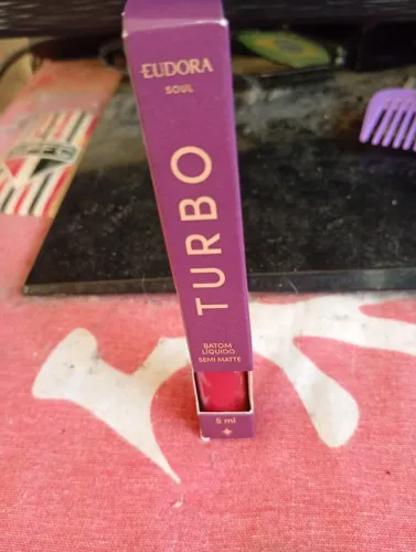 Batom líquido vermelho turbinado semi mate