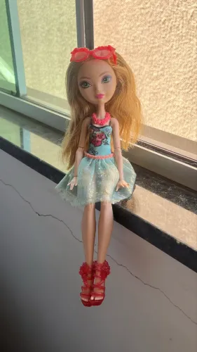 Ever After High Ashlynn Ella Praia Encantada