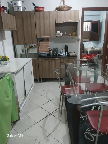 Alugo Casa com 01 Ponto Comercial-Cidade Velha 