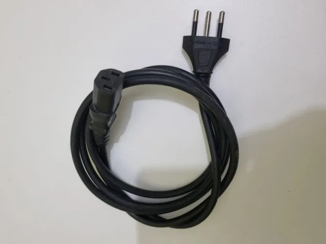 Cabo de energia para PC