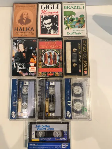 Lote de 10 fitas cassetes vintage contendo artistas como Gigli e Viktor Lazlo USADO