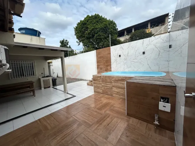Casa linear com 4 quartos, 1 suíte, 3 vagas  4 quartos  Vista da Serra