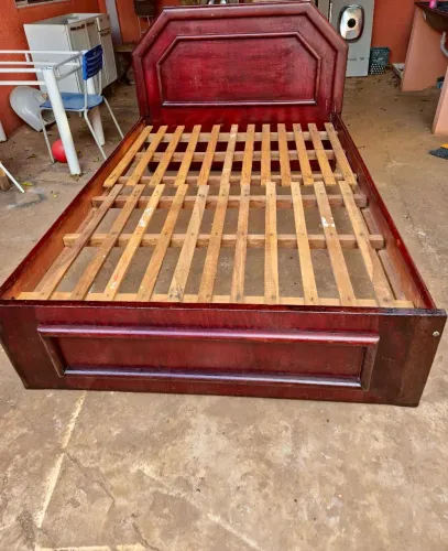 Cama casal madeira só 320 reais