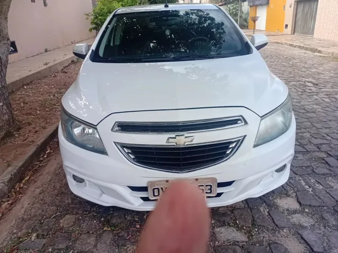 Chevrolet Onix Hatch Lollapalooza 1.0 8V Flex Power Mec. 4P 2014