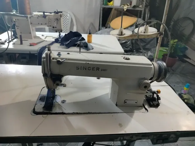 Máquina reta singer