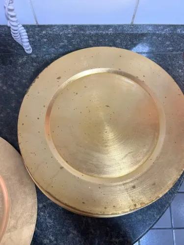 Conjunto com 08 sousplast em acrílico com 33cm de diâmentro