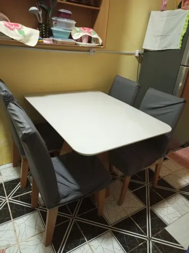 Vende-se mesa de cozinha interessado chama no ZAP *