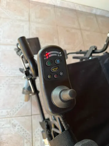 Cadeira de rodas elétrica 