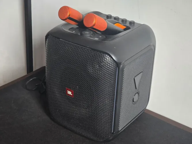 JBL Caixa de som com 2 microfones
