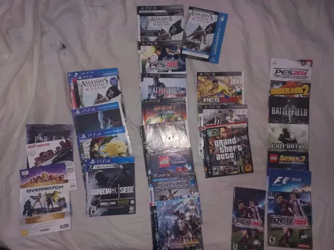 Lote de Encartes (Capas) e Manuais de jogos de PS3 e PS4