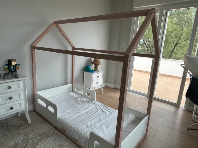 Mini cama Montessoriana 