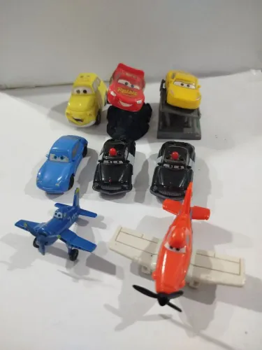 Miniaturas carros original Disney lote.