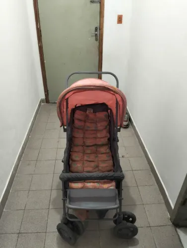 VENDO CARRINHO DE BEBÊ ROSA MENINA
