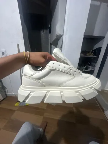 Tênis da Zara 
