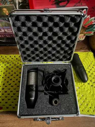 AKG P420