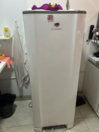 Geladeira Esmaltec
