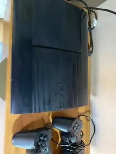 Ps3 slim , dois controles e desbloqueado.          250 gb  