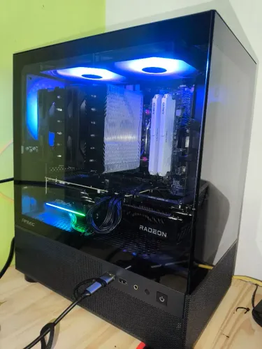 Pc Gamer Ryzen 9800x3d 9070xt 16gb AsRock 32gb DDR5