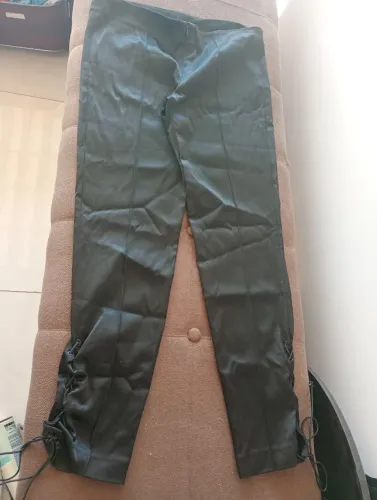 Calça feminina Capri. Linda!!! Veste 34/36