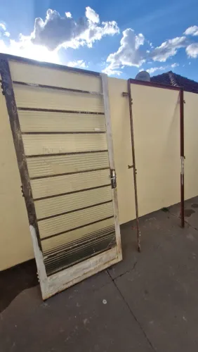 PORTA GIRO DE FERRO E VIDRO