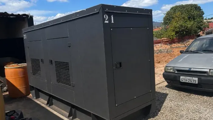 GERADOR 180 CABINADO E SILENCIADO USADO