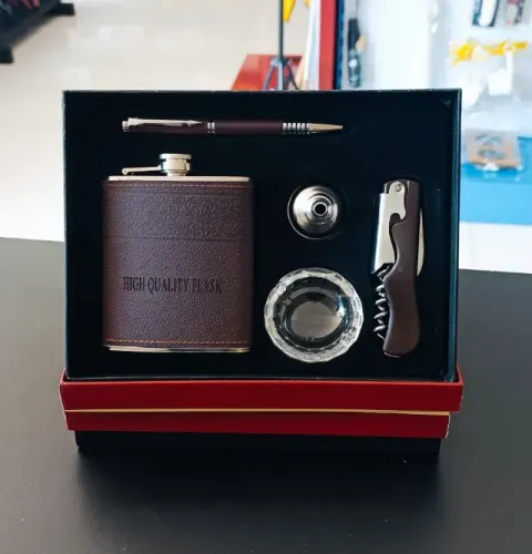 Cantil ideal para carregar o seu whisky (PRESENTE) COD: 0090