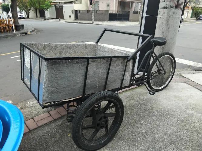 Triciclo de carga com roda de moto super reforçado