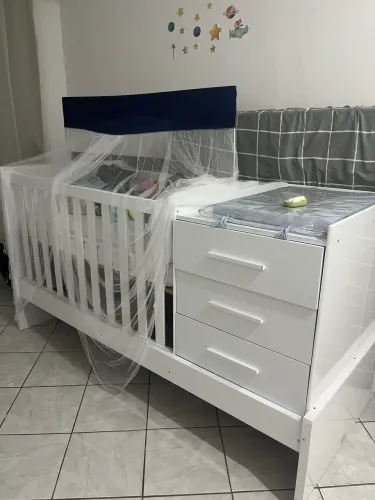 Berço com cômoda trocador e colchão