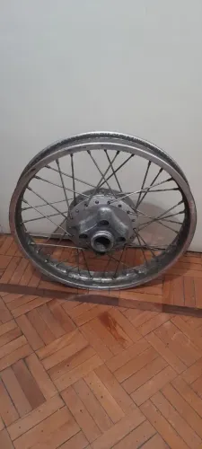 Roda raiada, no estado, não sei para qual moto serve