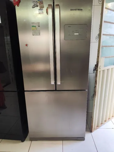 Geladeira Brastemp BRO80A com capacidade de 540 litros em aço inox.