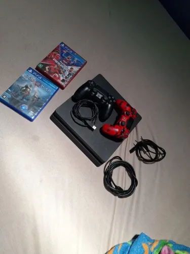 Vende-se Ps 4 slim 1 tera