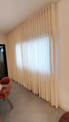 Cortinas Sob medidas/ Pufs e reformas De cadeiras e Poltronas.