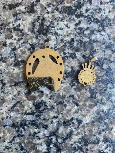 2 pingentes banhado a ouro 18k aceito troca e proposta o menor 25 o maior 35 nos 2?