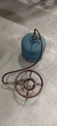 Casco 2 kilos e fogareiro leia 