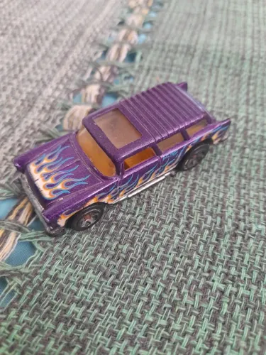 Carrinho Hot Wheels Classic Nomad da série HW Showroom: Heat Fleet lançado em 2013.