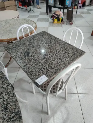 Mesa de Marmore c/3 cadeiras