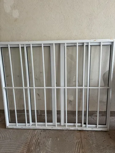 Vendo duas janelas de alumínio na cor branca