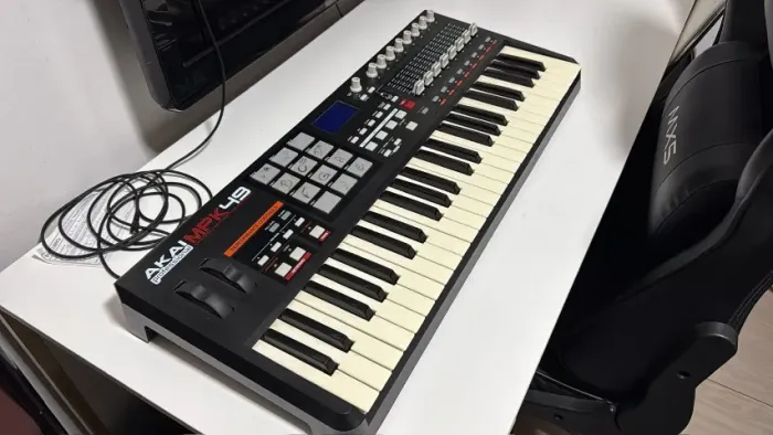 AKAI MPK49 ? Teclado Controlador MIDI 49 Teclas