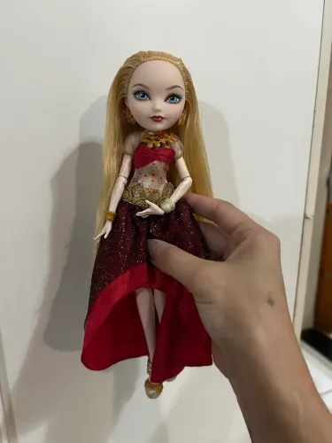 Boneca Apple White Legacy Day - Ever after High - LEIA A DESCRIÇÃO!