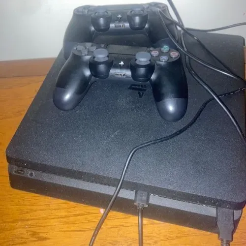 Ps4 usado 2 controles entrego!! Conversa apenas por WhatsApp * chama
