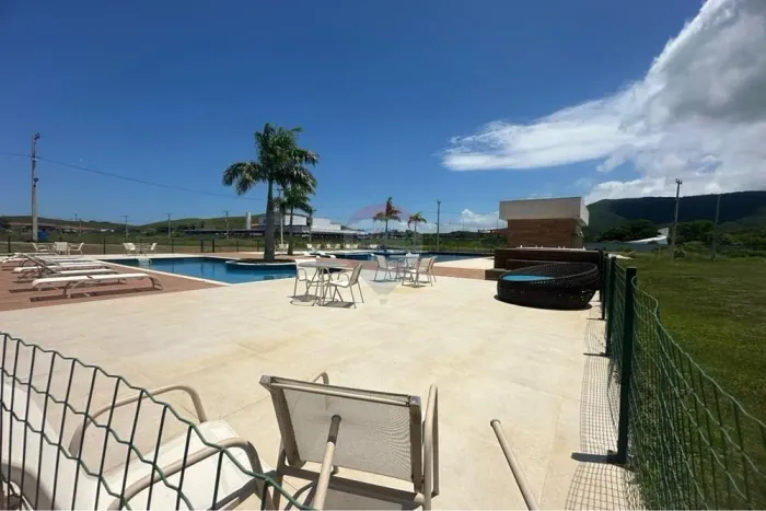 Terreno no Condomínio Riviera Club em SPA L1 lote de esquina.