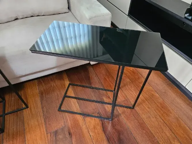 Mesa lateral preta tampo de vidro 65x30 tok&stock