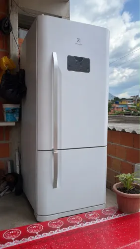 Geladeira Electrolux Bottom Freezer